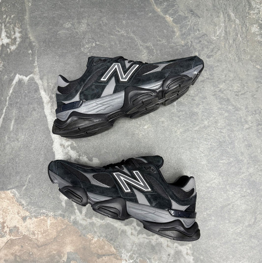 New Balance Black & Silver